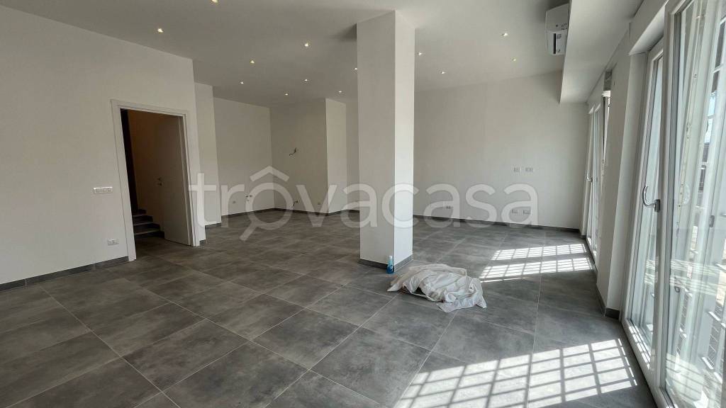 appartamento in vendita a Roma in zona Torre Spaccata