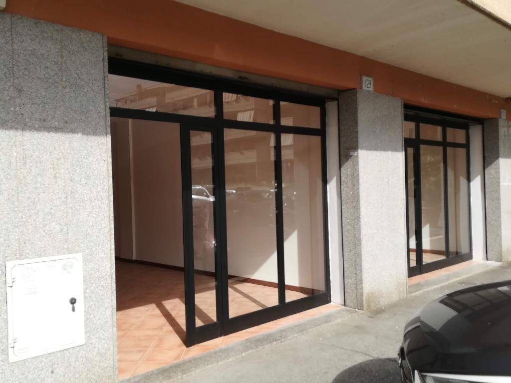 negozio in vendita a Roma in zona Acilia