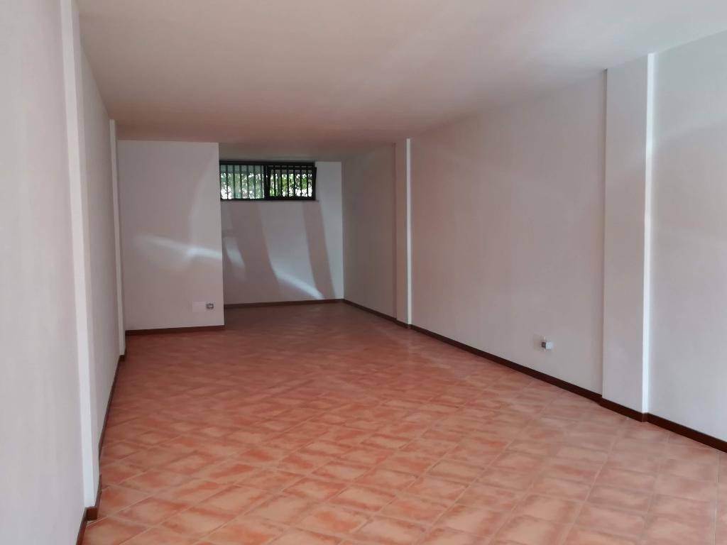 negozio in vendita a Roma in zona Vitinia