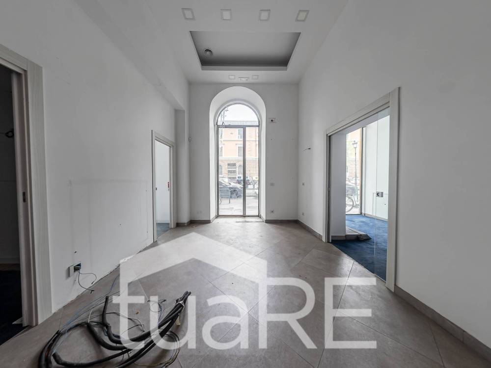 negozio in vendita a Roma in zona Rione Prati