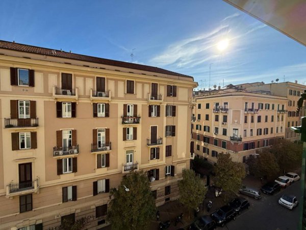 appartamento in vendita a Roma in zona Appio Latino