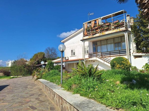 casa indipendente in vendita a Roma in zona Cesano