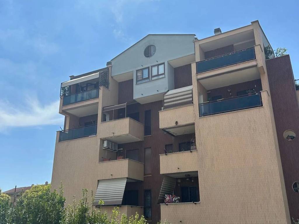 appartamento in vendita a Roma in zona Casal Morena
