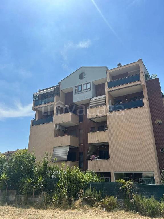 appartamento in vendita a Roma in zona Casal Morena