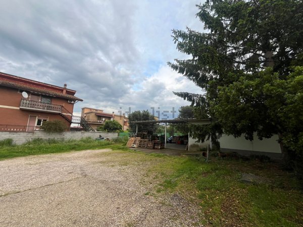 capannone in vendita a Roma in zona Casal Morena