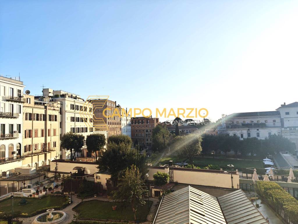 appartamento in vendita a Roma in zona Trevi-Colonna