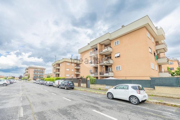 appartamento in vendita a Roma in zona Castelverde