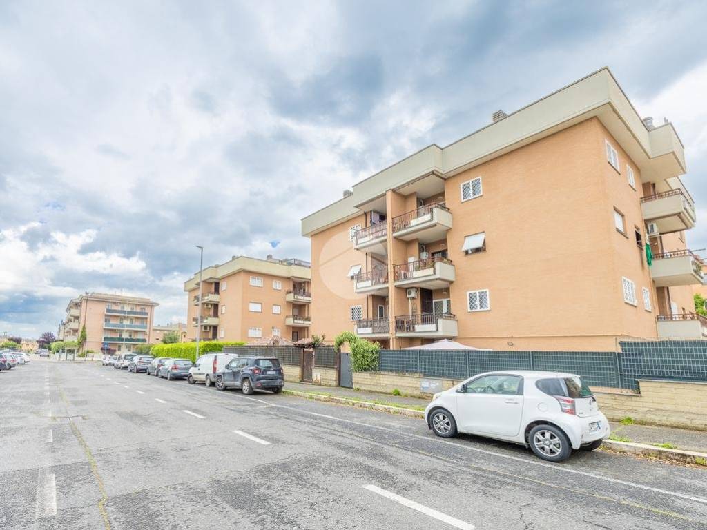 appartamento in vendita a Roma in zona Castelverde