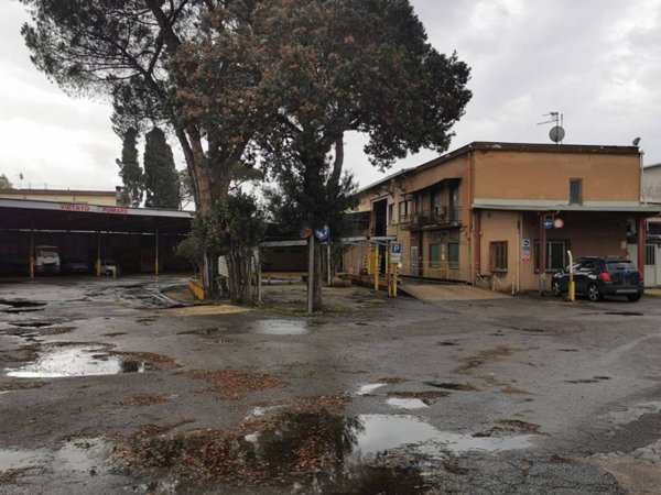 locale commerciale in vendita a Roma