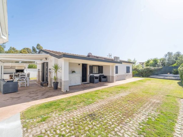 casa indipendente in vendita a Roma in zona Ostia
