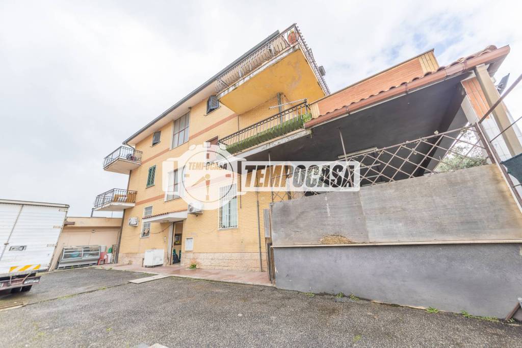appartamento in vendita a Roma in zona Casal Morena