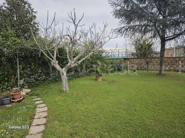 casa indipendente in vendita a Roma in zona Axa