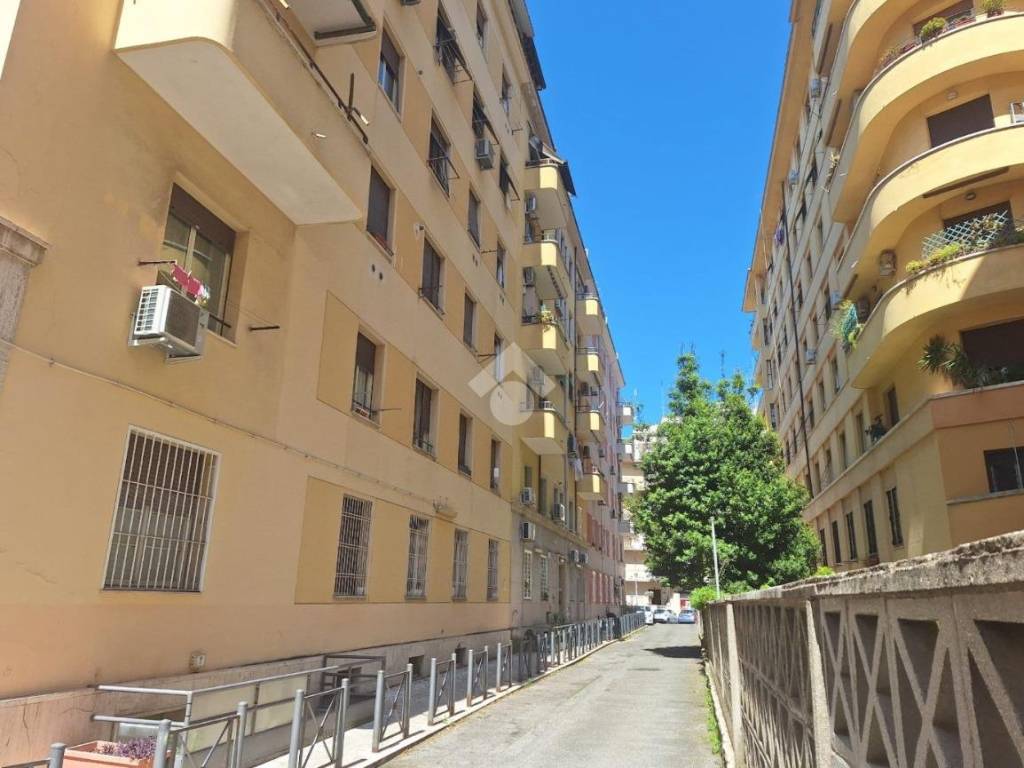 appartamento in vendita a Roma in zona Tuscolano