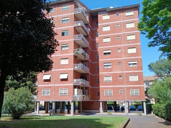 appartamento in vendita a Roma in zona Torre Spaccata