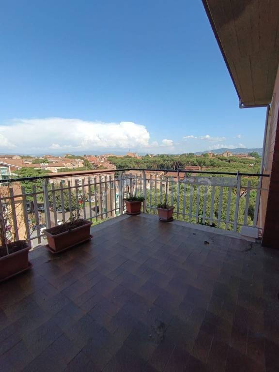 appartamento in vendita a Roma in zona Torre Spaccata