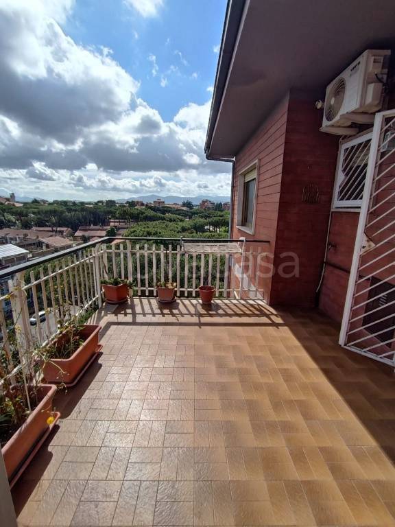 appartamento in vendita a Roma in zona Torre Spaccata