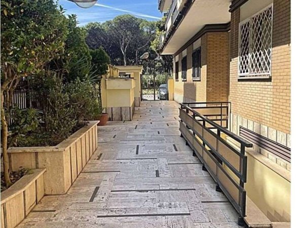 appartamento in vendita a Roma in zona Ostia