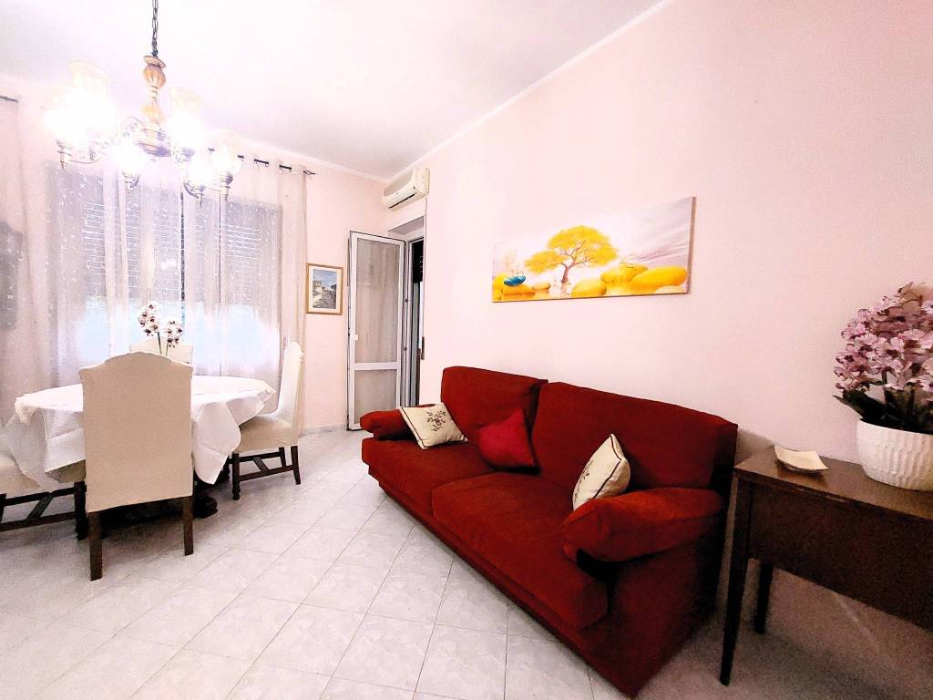 appartamento in vendita a Roma in zona Torre Spaccata