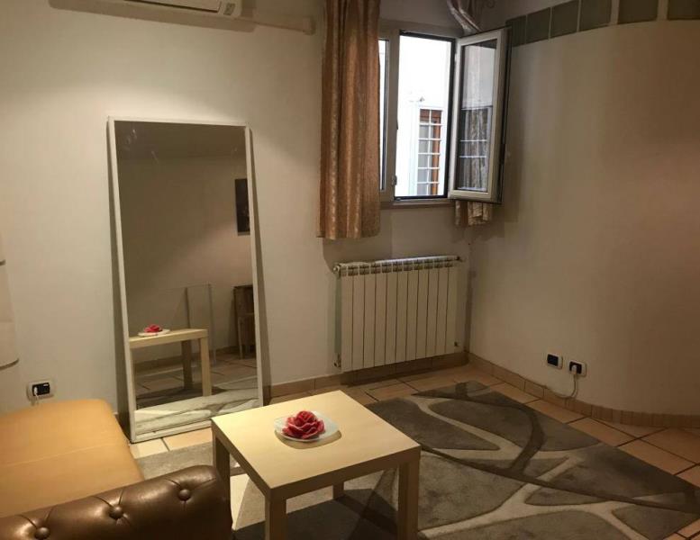 appartamento in vendita a Roma in zona Rione Monti/Campitelli