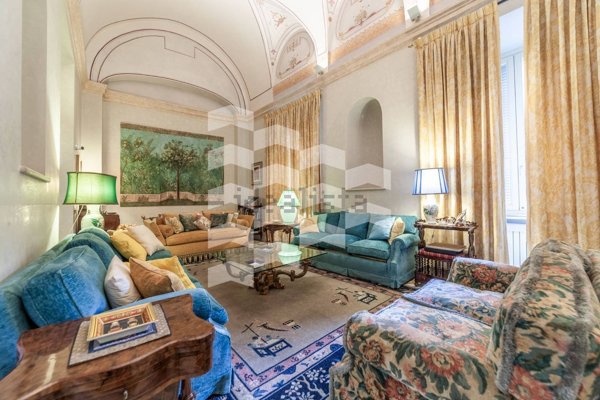 appartamento in vendita a Roma in zona Parione/Sant'Eustachio