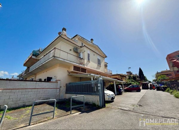 appartamento in vendita a Roma in zona Finocchio