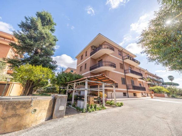 appartamento in vendita a Roma in zona Corviale