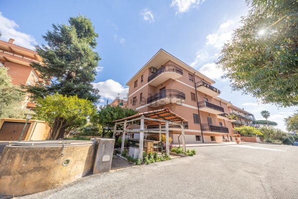 appartamento in vendita a Roma in zona Corviale