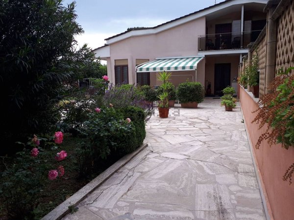 casa indipendente in vendita a Roma in zona Prenestino-Centocelle