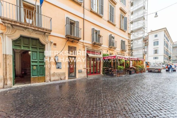 appartamento in vendita a Roma in zona Rione Regola