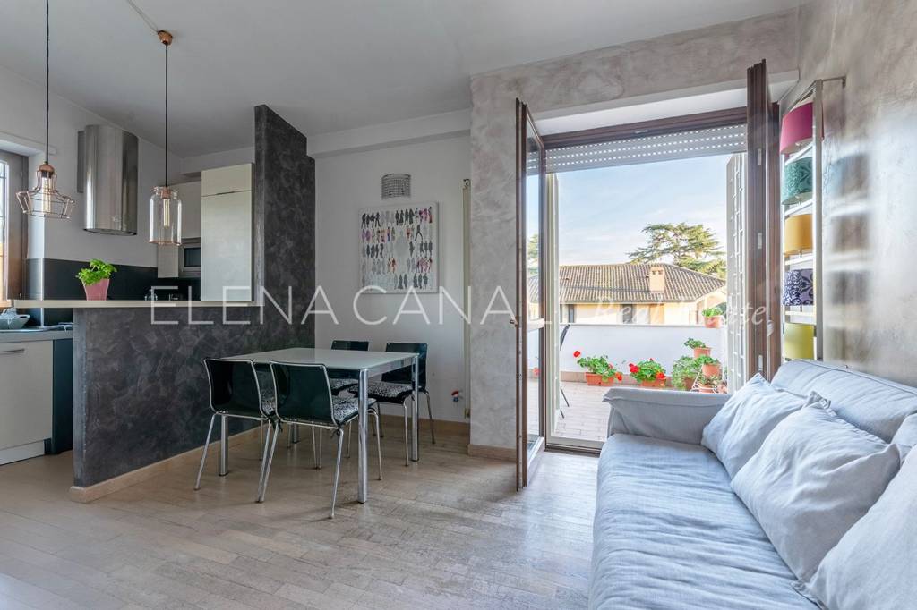 appartamento in vendita a Roma in zona Axa