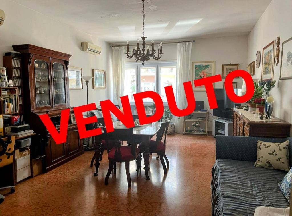 appartamento in vendita a Roma in zona Ardeatino