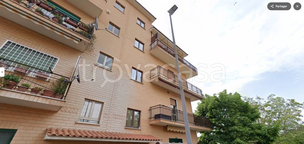 appartamento in vendita a Roma in zona Labaro