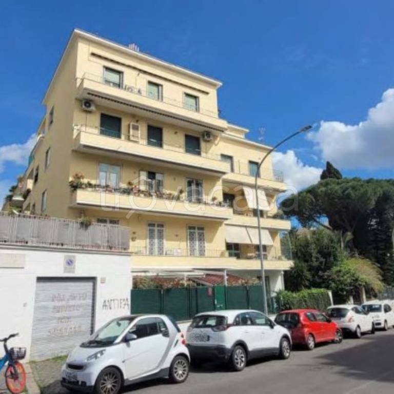 appartamento in vendita a Roma in zona Gianicolense