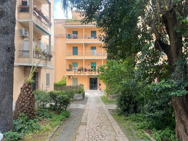 appartamento in vendita a Roma in zona EUR