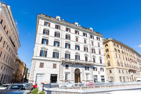 negozio in vendita a Roma in zona Campo Marzio