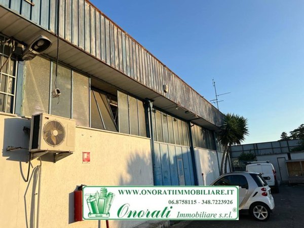negozio in vendita a Roma in zona Torre Angela