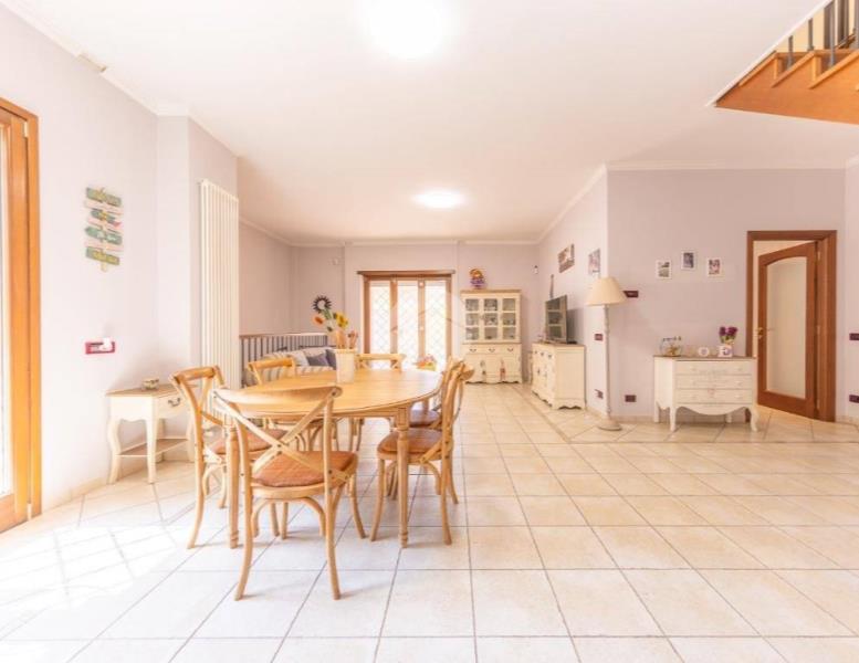 appartamento in vendita a Roma in zona Appio Pignatelli