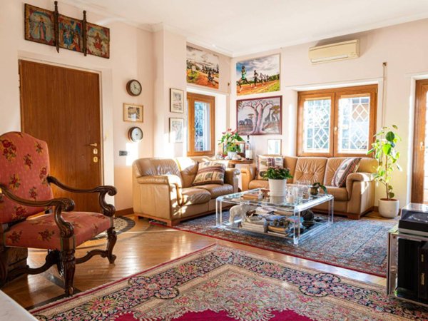 casa indipendente in vendita a Roma in zona Massimina/Casal Lumbroso