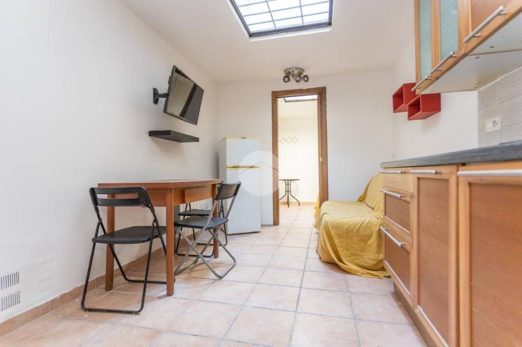 appartamento in vendita a Roma in zona Appio Pignatelli