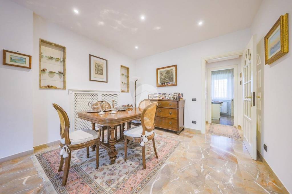 appartamento in vendita a Roma in zona Appio Pignatelli