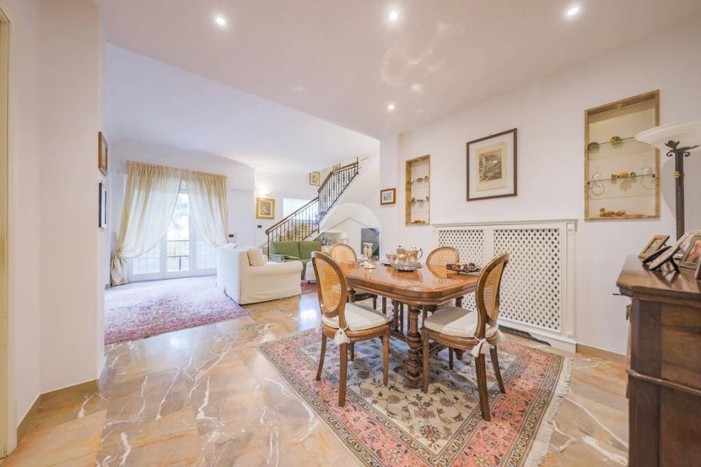 appartamento in vendita a Roma in zona Appio Pignatelli