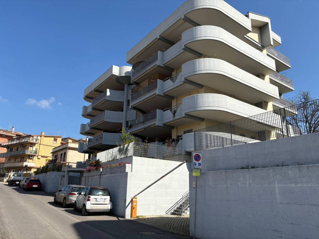 appartamento in vendita a Roma in zona Selva Candida