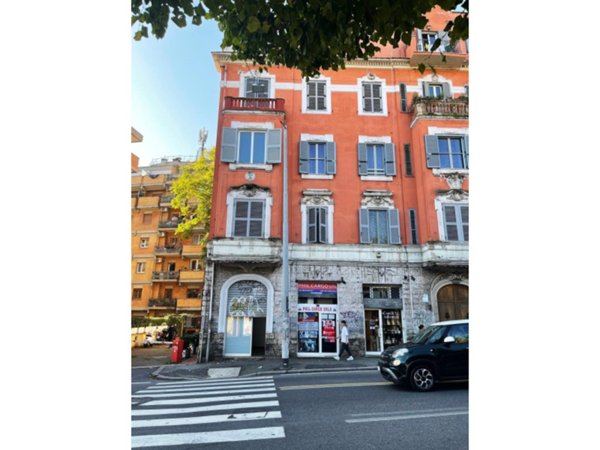 locale commerciale in vendita a Roma
