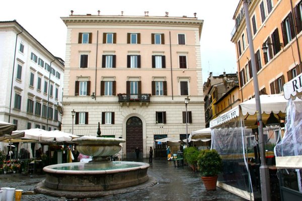 appartamento in vendita a Roma in zona Parione/Sant'Eustachio