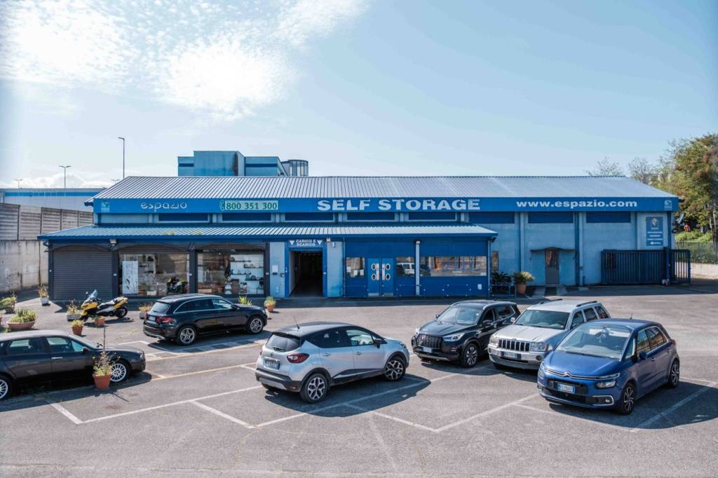 capannone in vendita a Roma in zona EUR