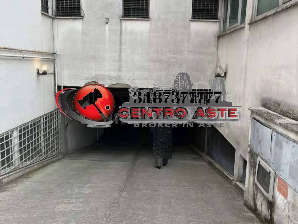 negozio in vendita a Roma in zona San Basilio