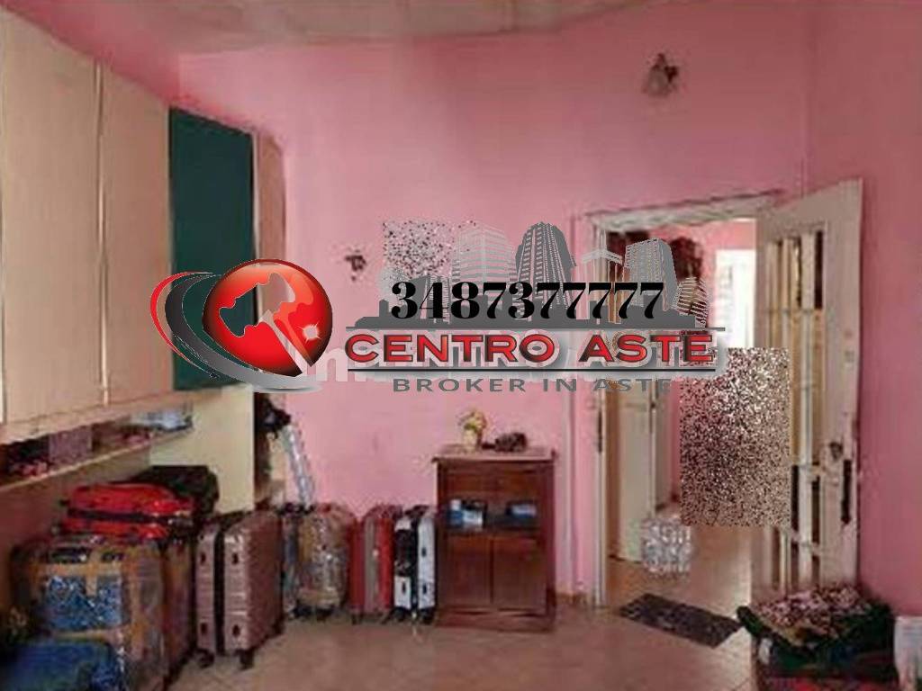 appartamento in vendita a Roma in zona Tuscolano