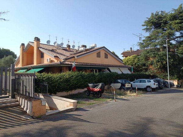 casa indipendente in vendita a Roma in zona Settecamini