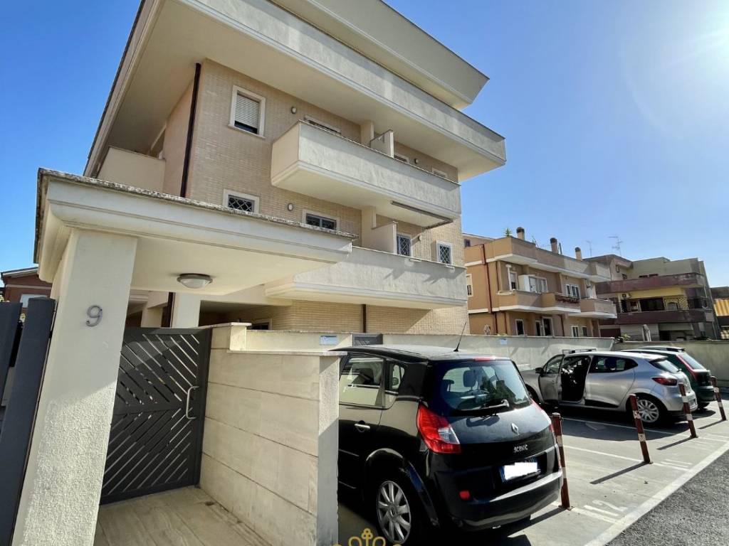 appartamento in vendita a Roma in zona Acilia