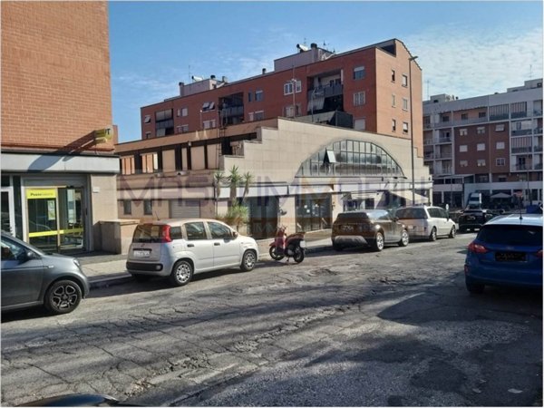 ufficio in vendita a Roma in zona San Basilio